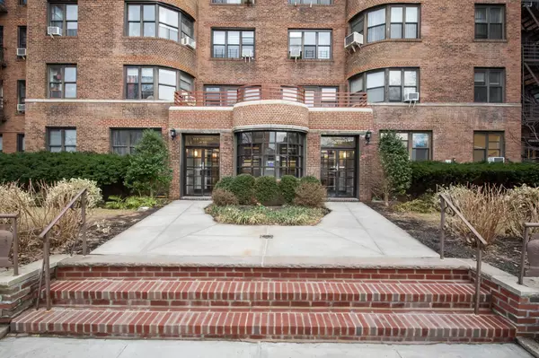 98-120 Queens BLVD #6G, Rego Park, NY 11374