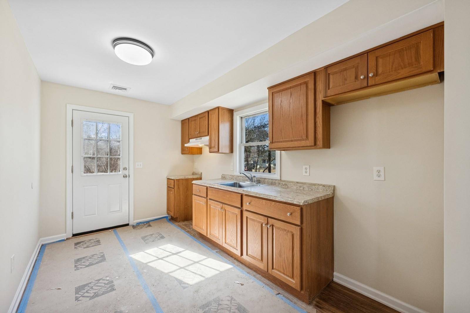 Bellport, NY 11713,825 Doane AVE