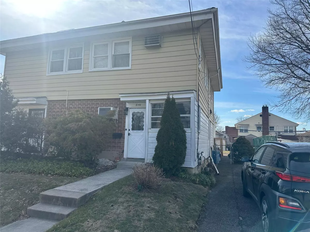 Fresh Meadows, NY 11365,71-48 166 ST