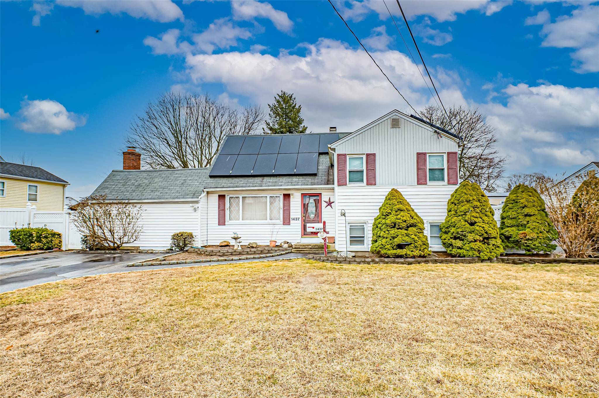 1437 Lincoln BLVD, Bay Shore, NY 11706