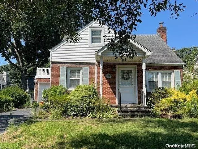 New Hyde Park, NY 11040,21 Elm DR