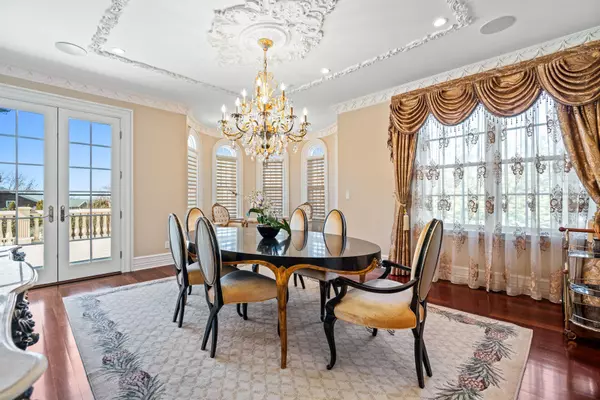 Glen Cove, NY 11542,28 Whitney CIR