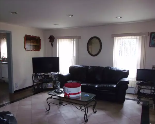 Inwood, NY 11096,145 Bayview AVE