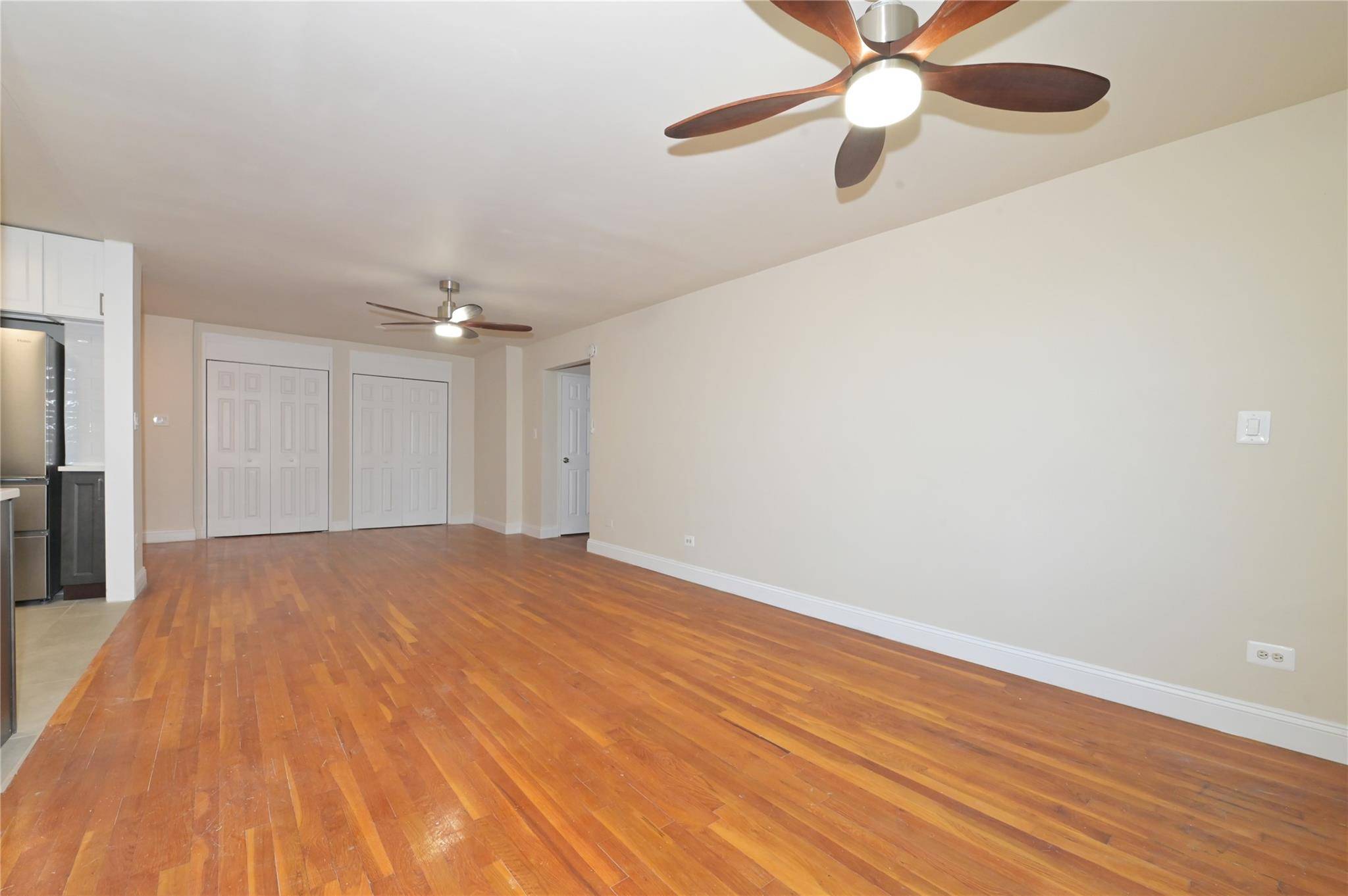 Douglaston, NY 11362,241-20 northern Blvd #2F
