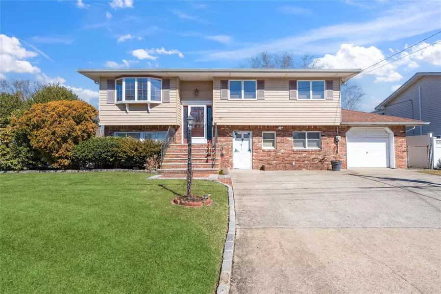 144 N Jefferson AVE, Lindenhurst, NY 11757