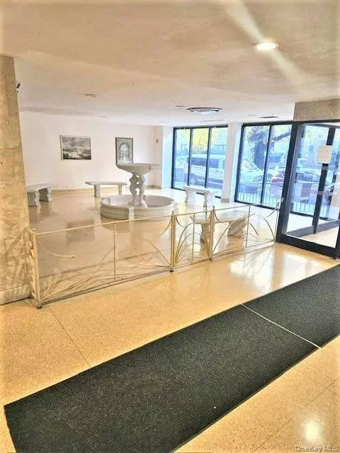 Corona, NY 11368,99-06 58 AVE #3H