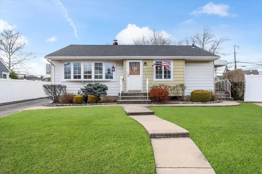 177 Dartmouth DR, Hicksville, NY 11801
