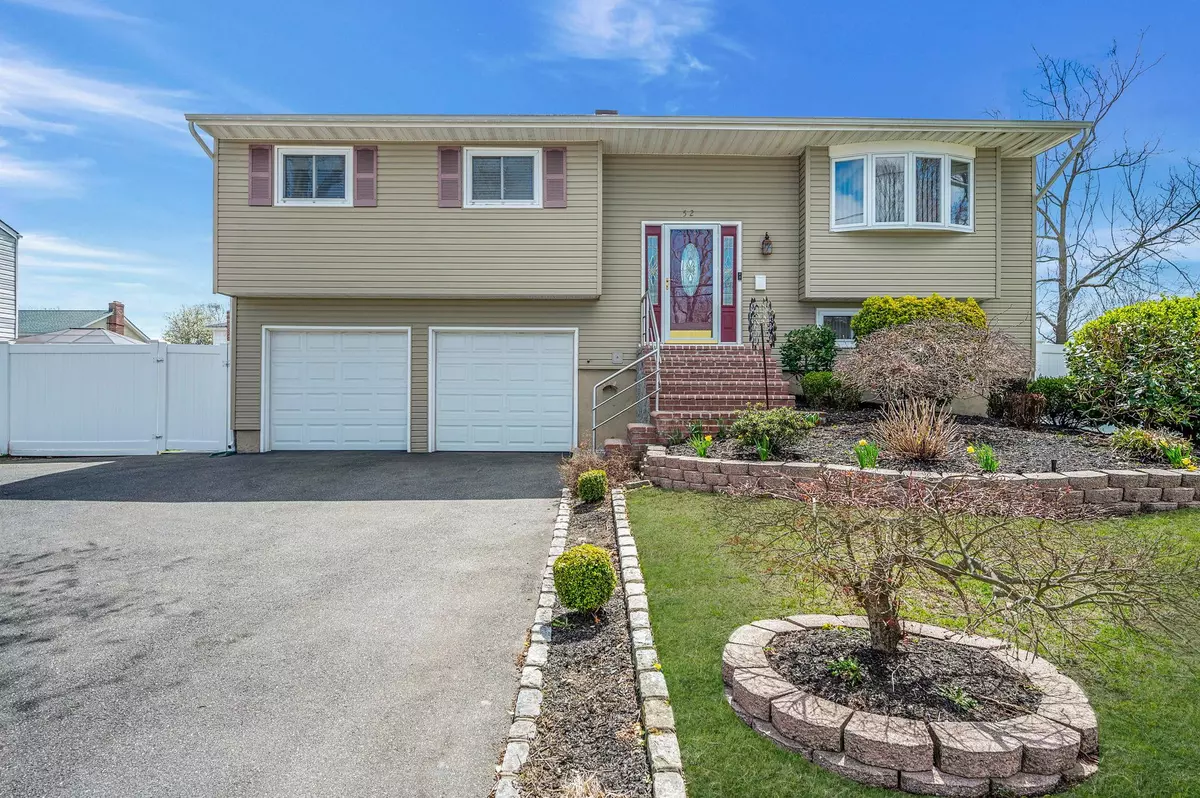 Bay Shore, NY 11706,52 California AVE