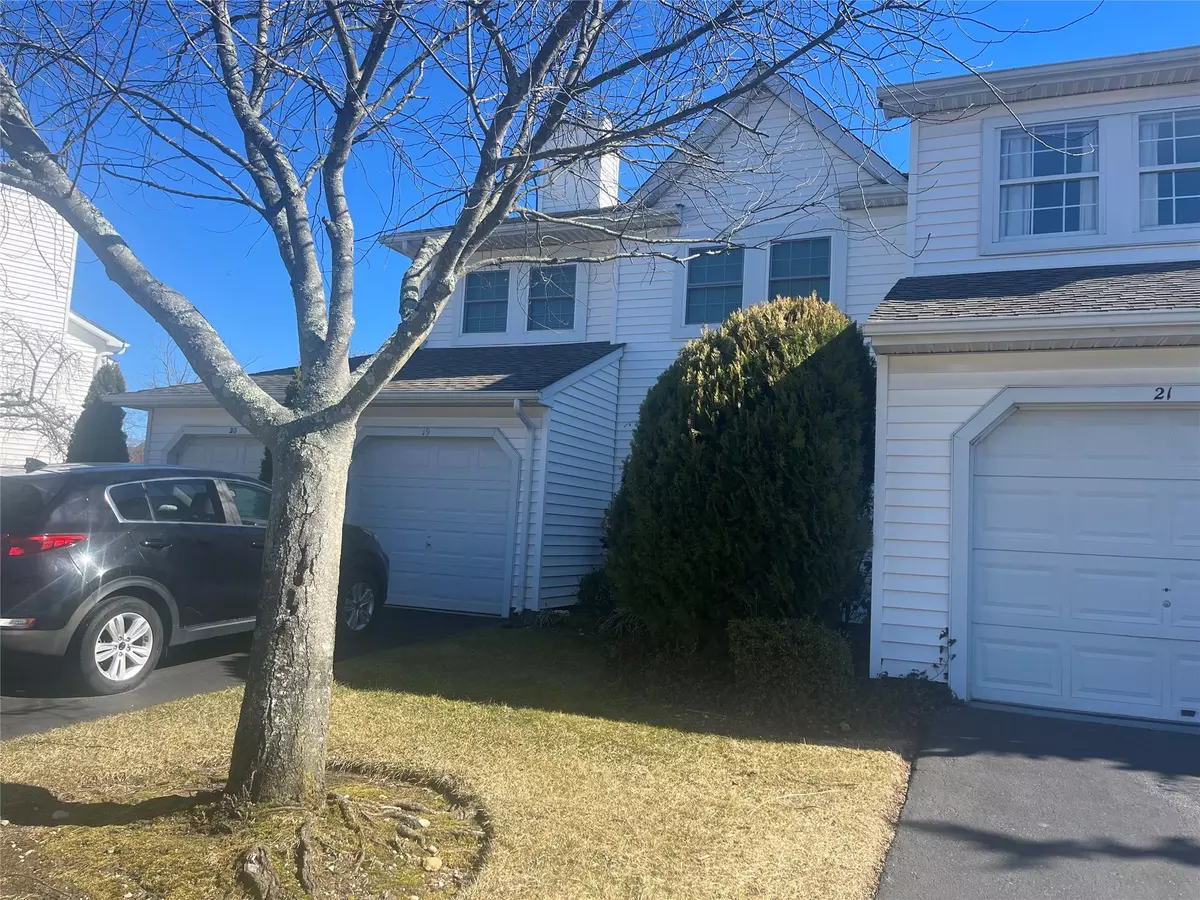 East Setauket, NY 11733,19 Erin LN #19