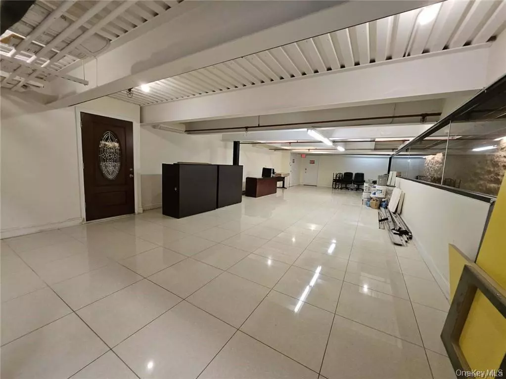 Bronx, NY 10465,3425 E Tremont AVE #1