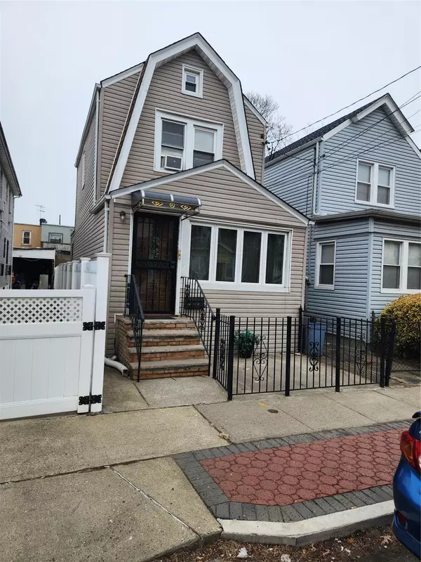 138-49 102 Avenue N 138-49 102,  Jamaica,  NY 11432