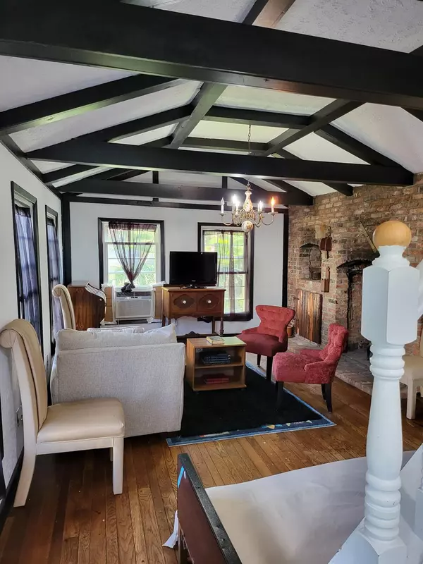 Dix Hills, NY 11746,334 Gillette ST