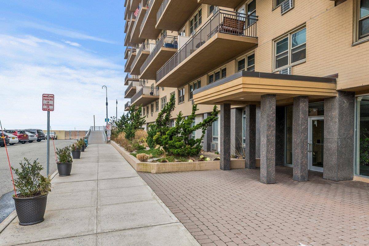25 Neptune BLVD #5C, Long Beach, NY 11561