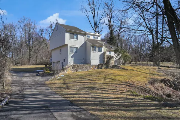 Pleasantville, NY 10570,105 Deerfield LN