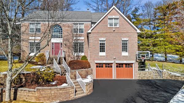 9 Faith LN, Ardsley, NY 10502
