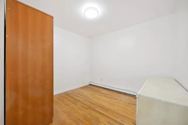 Flushing, NY 11355,137-42 Geranium AVE