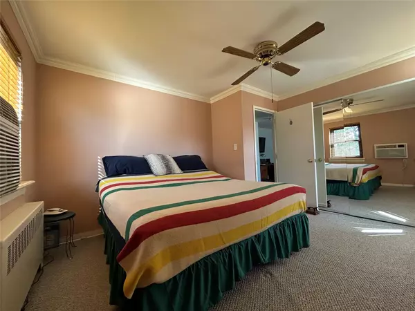 Great Neck, NY 11021,6 West Mill Drive #3A