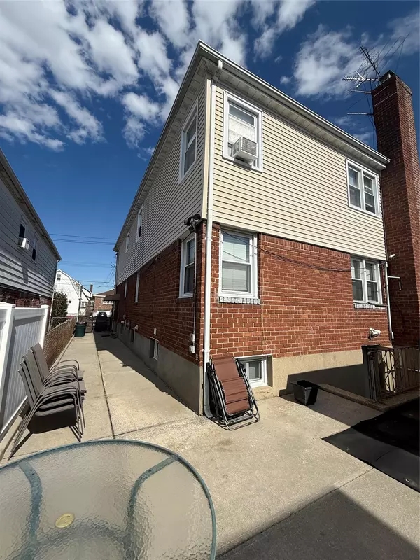 Howard Beach, NY 11414,9706 159th AVE