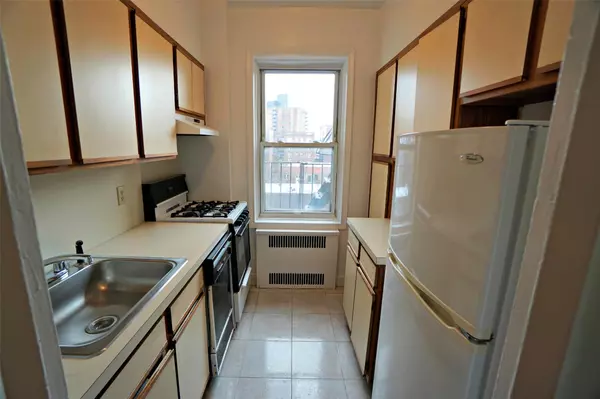 Forest Hills, NY 11375,110-55 72nd RD #504
