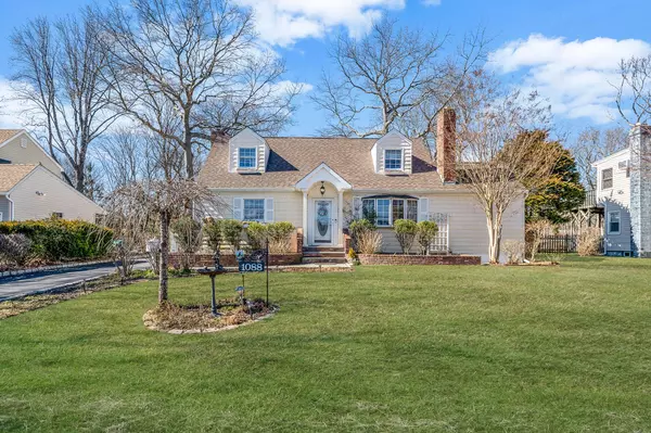 1088 Oakneck RD, Bay Shore, NY 11706