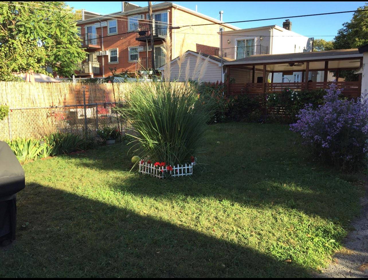 Glendale, NY 11385,5844 78th AVE