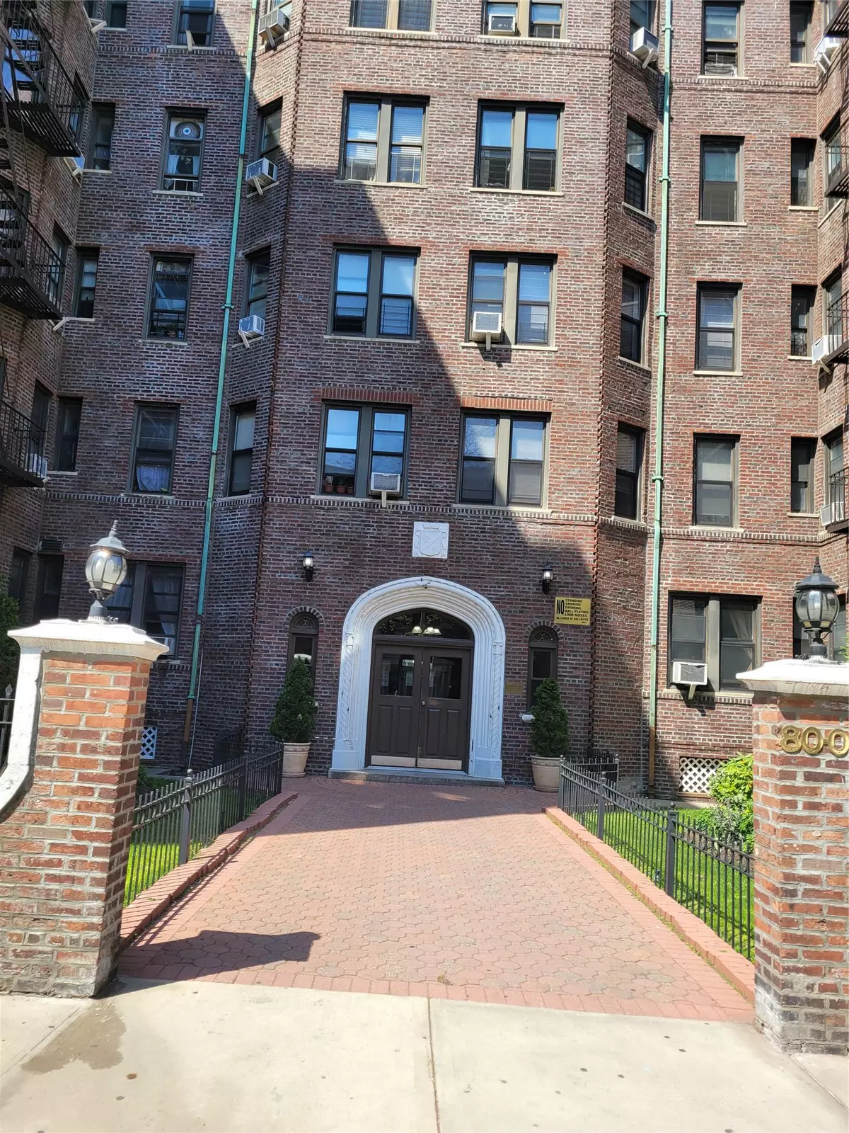 Jackson Heights, NY 11372,8009 35 ave South #5E