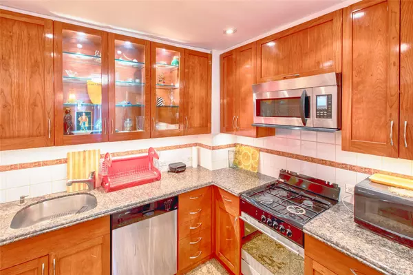Elmhurst, NY 11373,94-11 59 AVE #E1