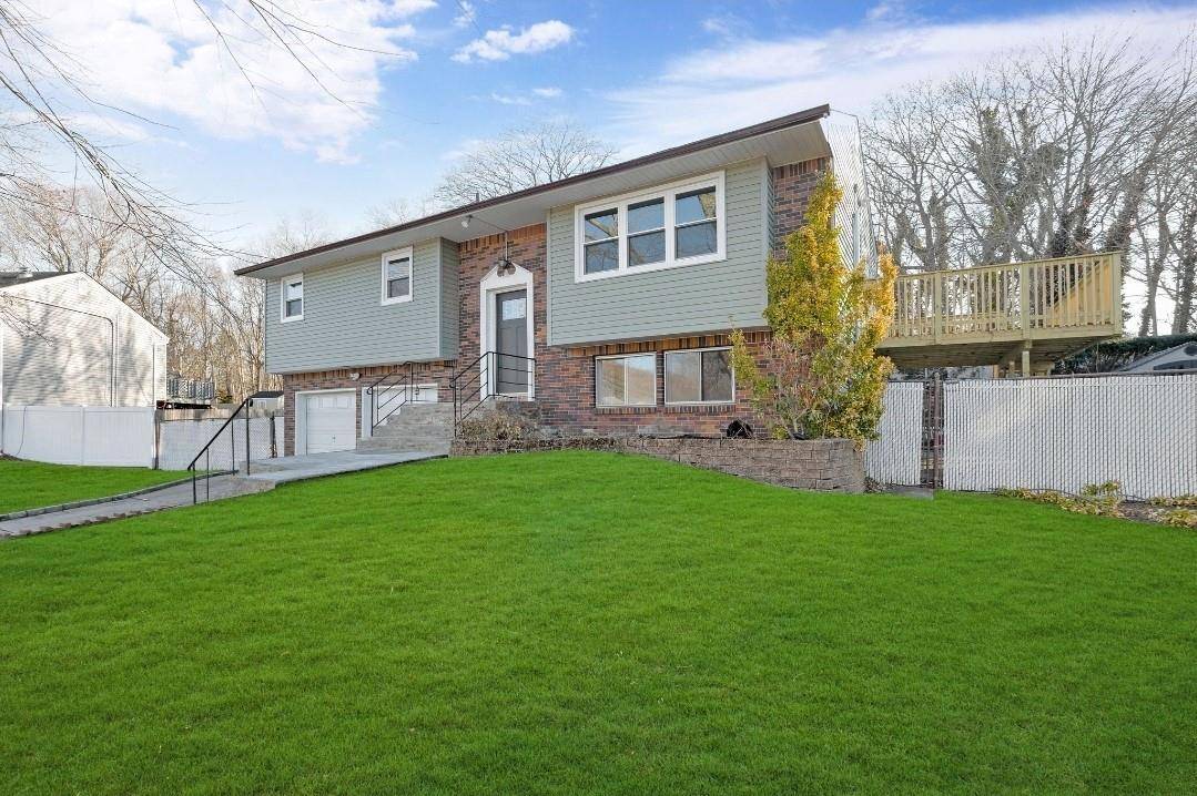 Patchogue, NY 11772,35 Circle DR