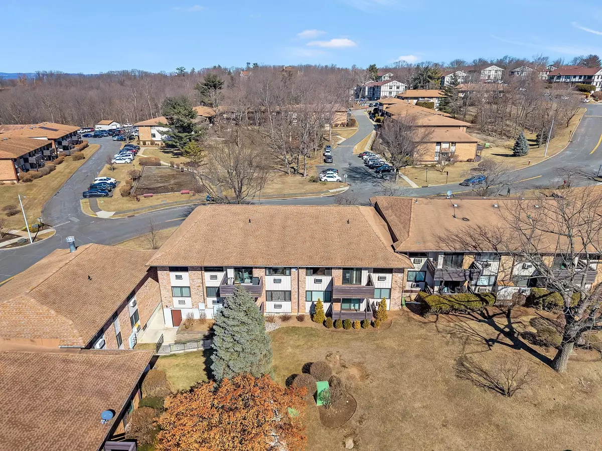 Valley Cottage, NY 10989,182 Sierra Vista LN