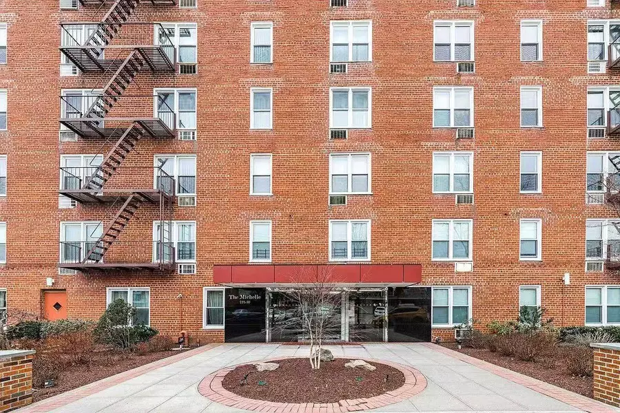 210-50 41 AVE #2F, Bayside, NY 11361