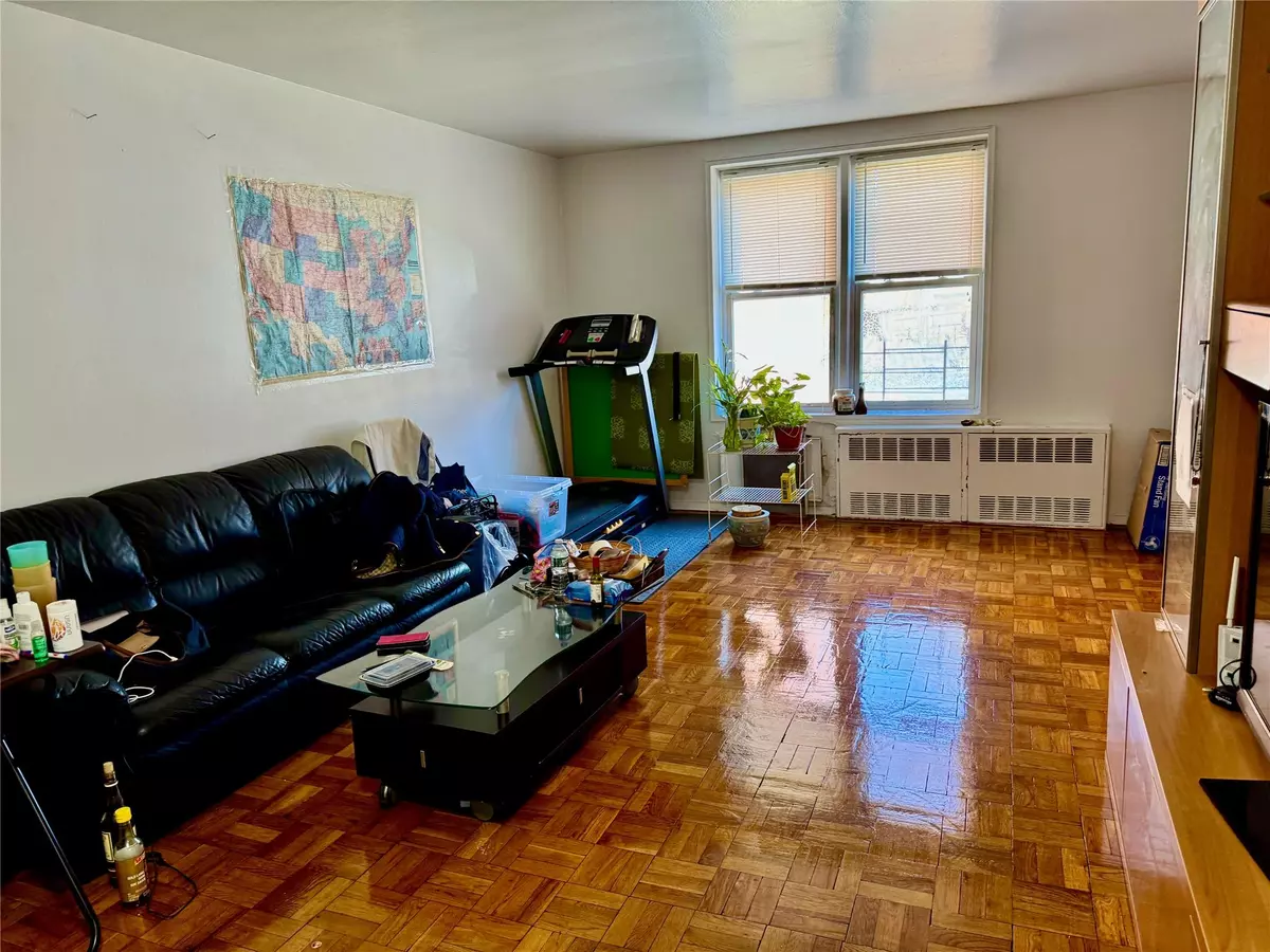 Flushing, NY 11354,144-24 37th AVE #2