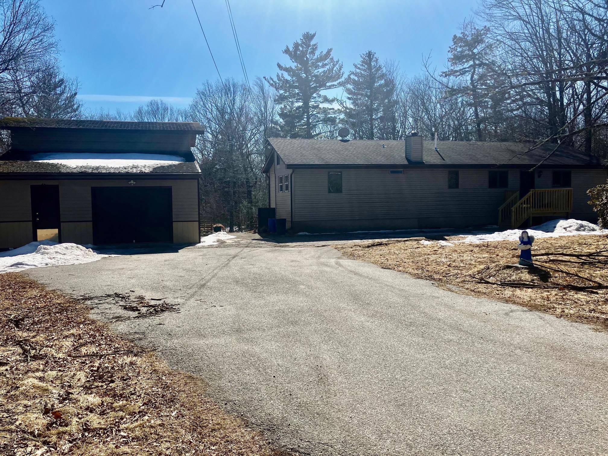 Sparrowbush, NY 12780,87 W Peenpack TRL