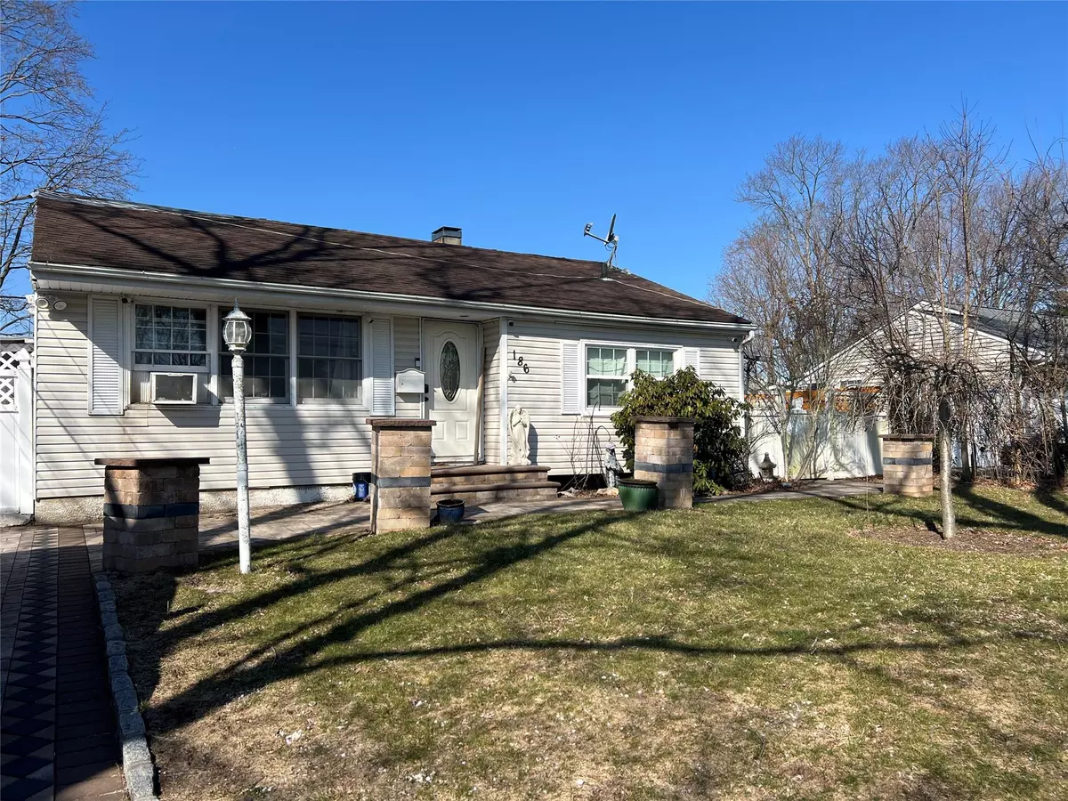 Brentwood, NY 11717,186 Westwood DR