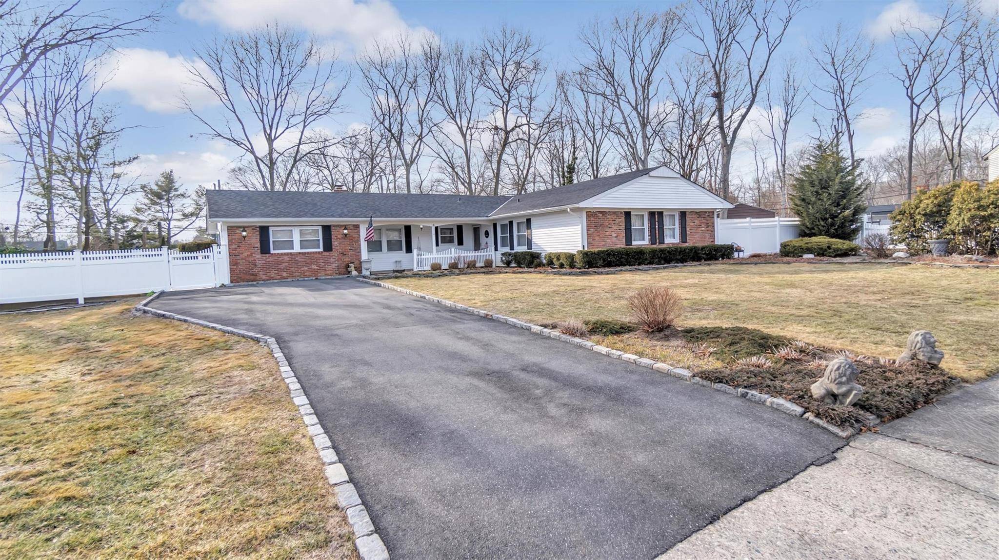 Stony Brook, NY 11790,6 Birdseye CIR