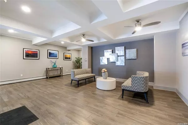 Lynbrook, NY 11563,596 Broadway #15A