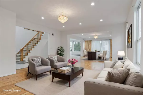Great Neck, NY 11024,94 Hicks LN