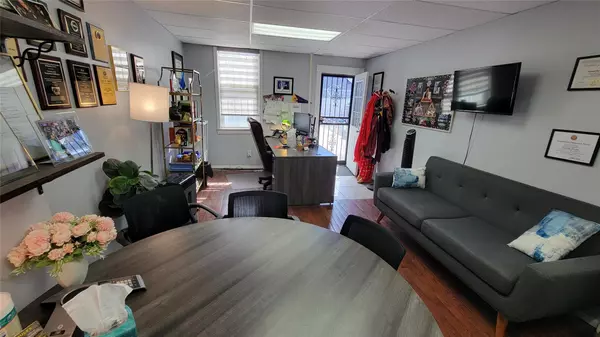 Addisleigh Park, NY 11434,172-12 Linden Boulevard