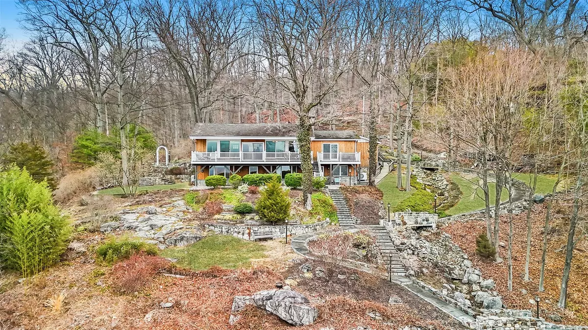 Garrison, NY 10524,563 Route 9D