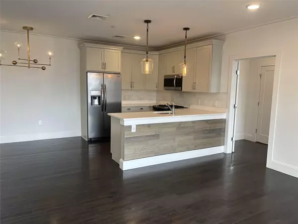 East Rockaway, NY 11518,213 Marina Pointe DR #213