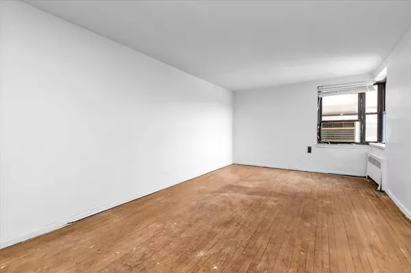 Jackson Heights, NY 11372,88-11 Northern BLVD #211