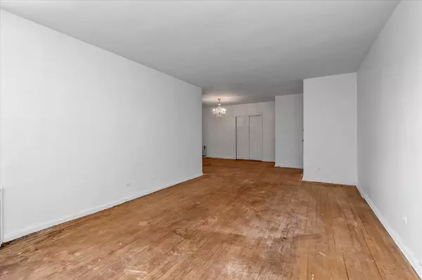 Jackson Heights, NY 11372,88-11 Northern BLVD #211