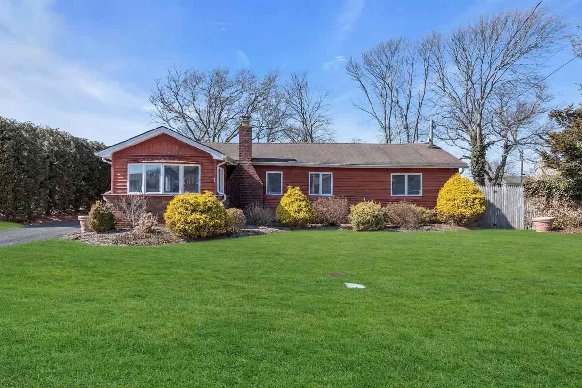 East Patchogue, NY 11772,2 Elgin PL