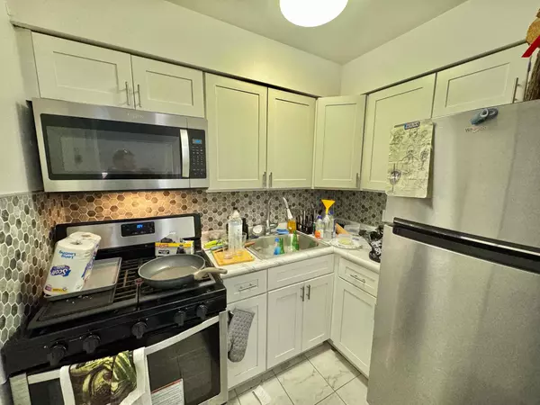 Elmhurst, NY 11373,86-20 57th RD