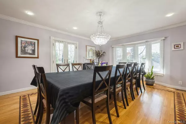 Lawrence, NY 11559,123 Barrett RD