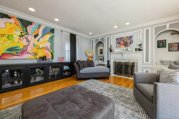 Lawrence, NY 11559,123 Barrett RD