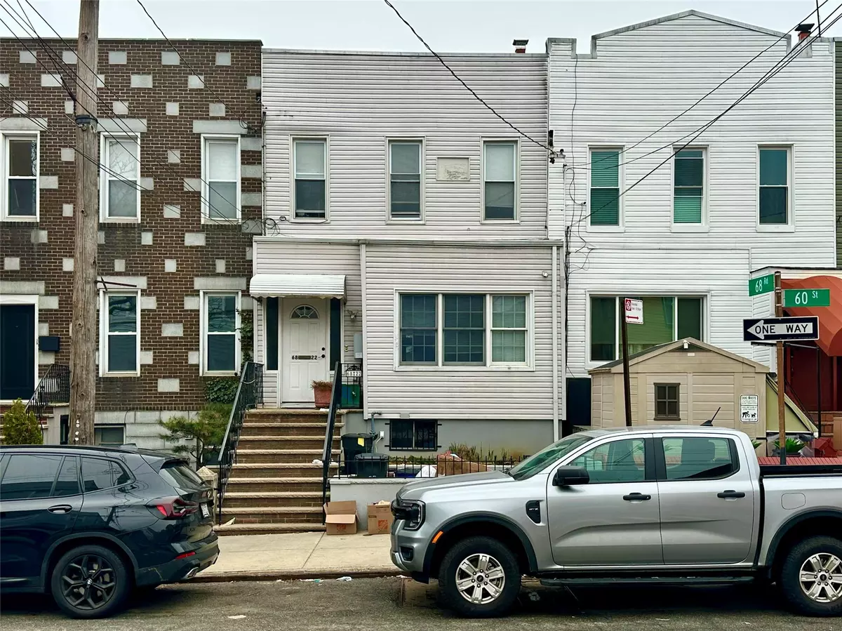 Ridgewood, NY 11385,68-22 60th ST