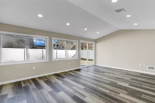Wantagh, NY 11793,43 Deep LN