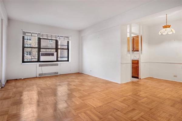 Forest Hills, NY 11375,67-76 Booth ST #2F