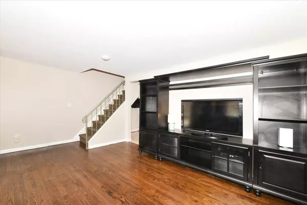 Port Washington, NY 11050,28 Charles ST