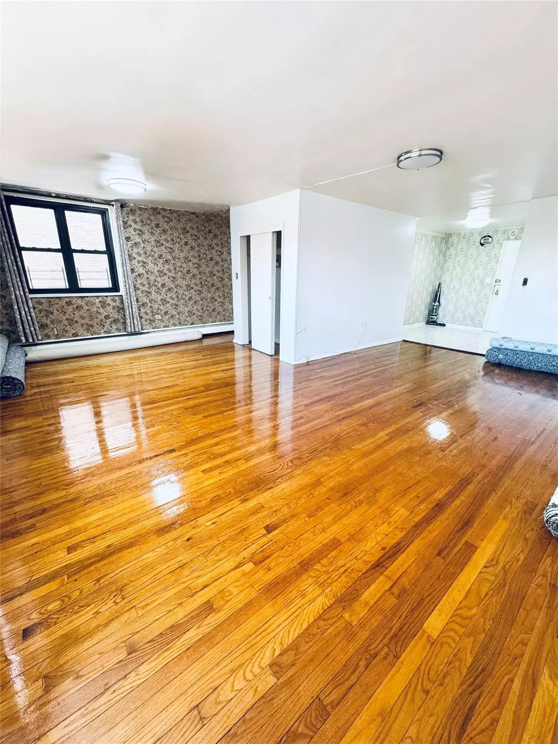Corona, NY 11368,99-35 59 AVE #4E